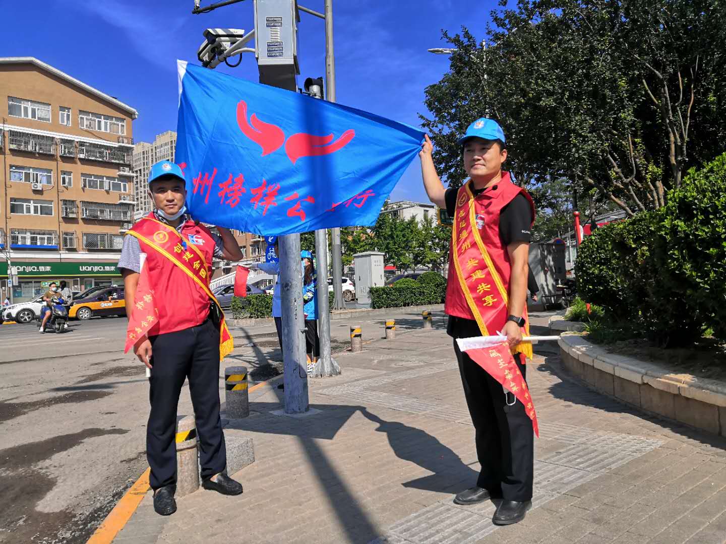 <strong>肏逼操操情人小骚逼免费视频</strong>